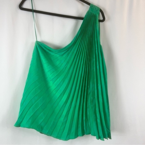 NWT Banana Republic Radiant One
Shoulder Top - M elegant Green Pleated - Picture 8 of 13